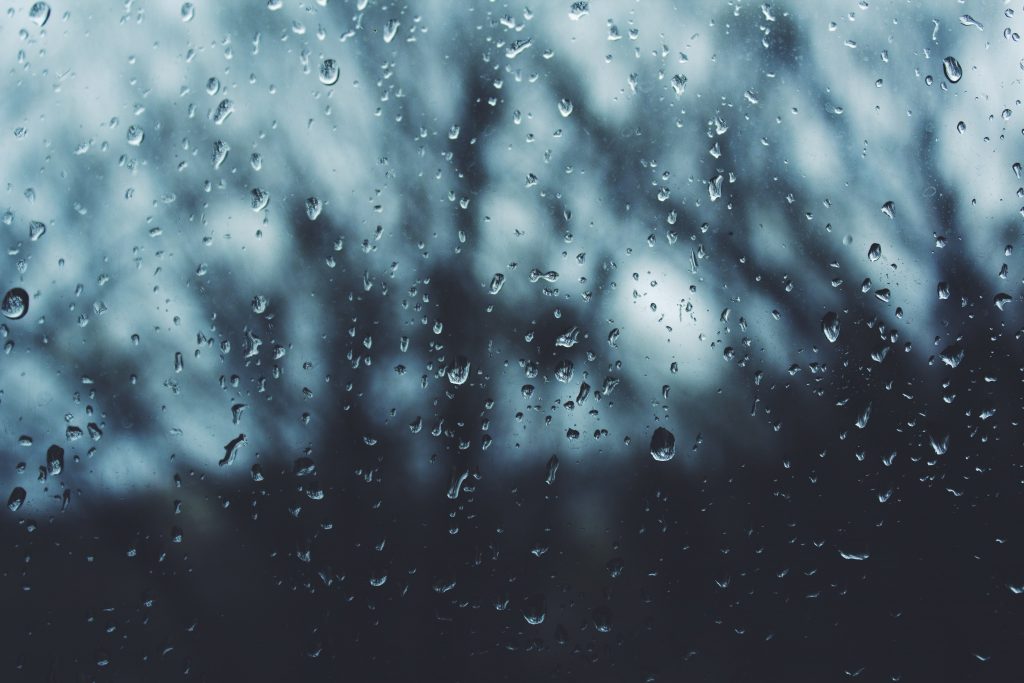 online therapy rainy day feeling (image noah silliman unsplash)