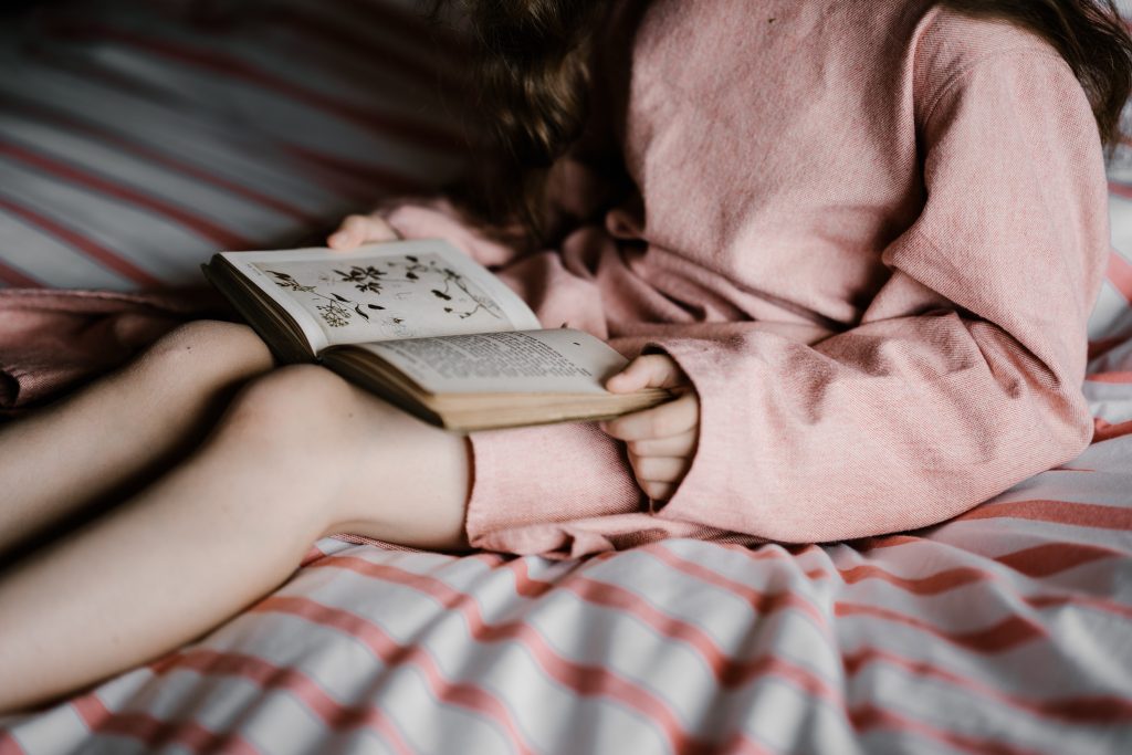 Reading as therapy image-annie-spratt-unsplash